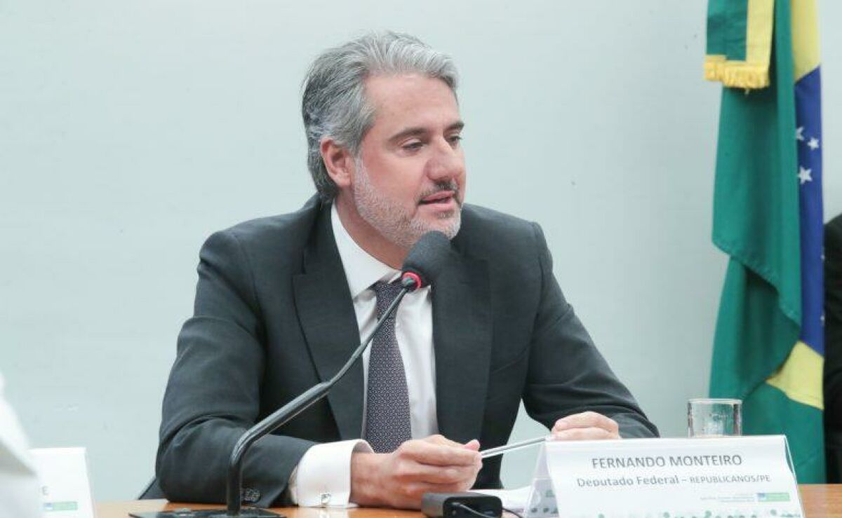 Imagem principal de Comissão aprova regra para agilizar transferência de imóveis abandonados a municípios